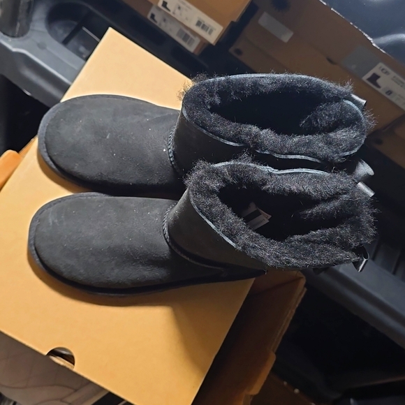🎁UGG Bailey Bow II Velvet Ribbon Suede/ Sheepskin BOOTS without box - Picture 2 of 6